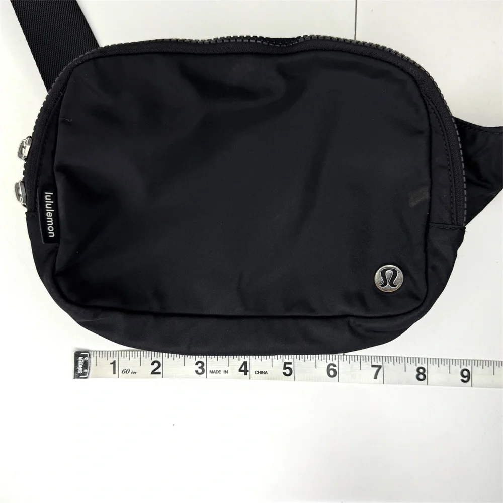 Lululemon Everywhere Belt Bag Black 1L Women’s OS - Picture 7 of 12